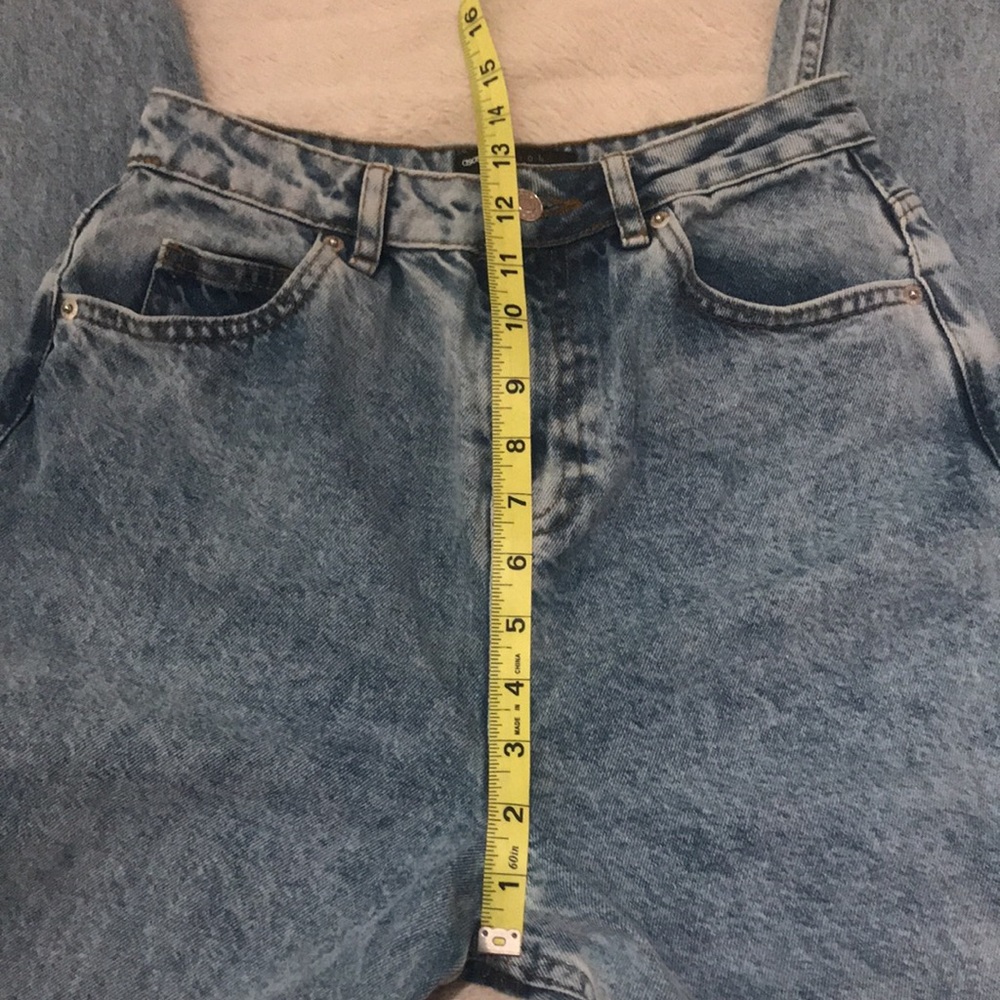ASOS Design High Rise Light Blue Mom Jeans - Picture 7 of 9